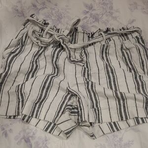 Old Navy Stripped Shorts Size 6